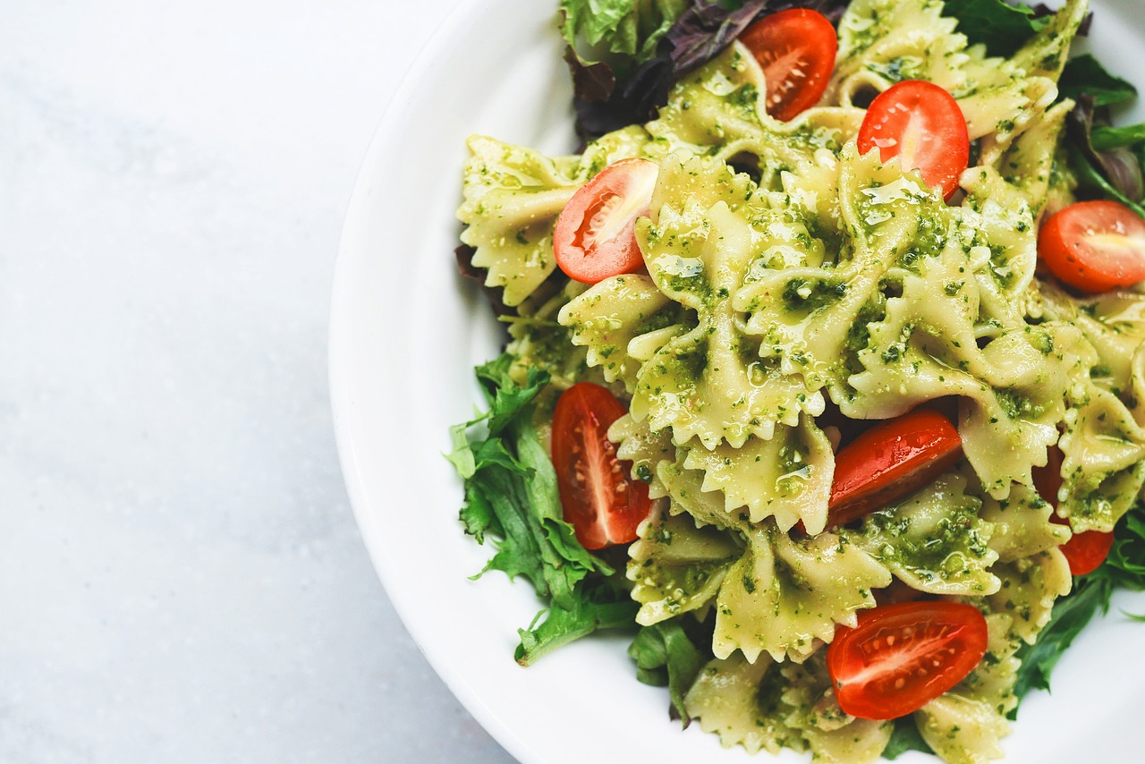 Jak zrobić zdrowe dania na diecie wegańskiej: pomysły na pożywne i roślinne posiłki