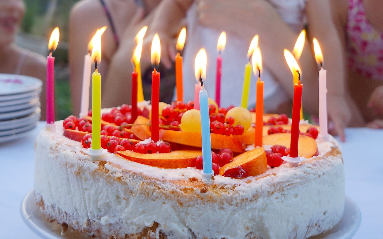 Jak zrobić idealny tort na imprezę urodzinową